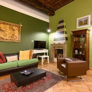 rome-as-you-feel-vicolo-delle-grotte.it-romehotels.com/